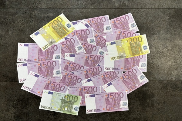 10500 euro in biljetten