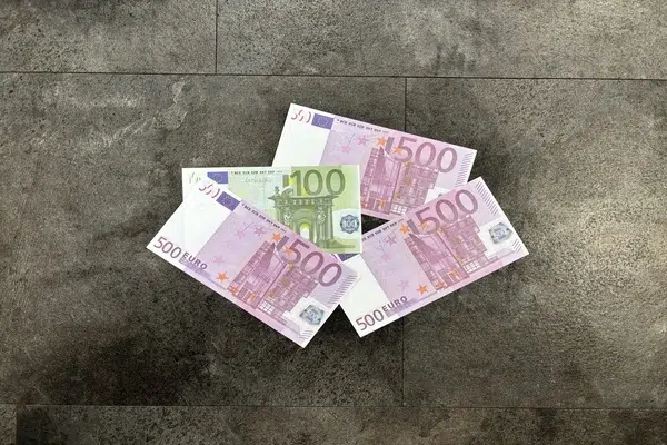 1600 euro in biljetten