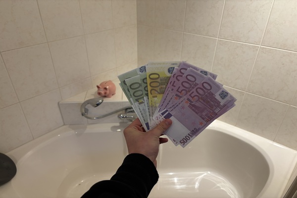 geld met een badkamer