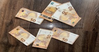 eurobiljetten en een liniaal